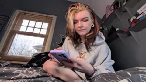 Snapshot of lizzyylovesick chatting on 12.04.24 lizzybunny online show from 12.04.24