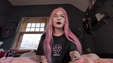 Snapshot of lizzyylovesick chatting on 12.14.24 lizzybunny online show from 12.14.24