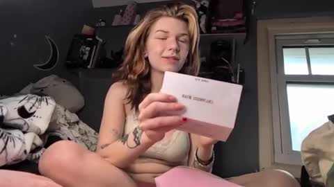 Snapshot of lizzyylovesick chatting on 12.27.24 lizzybunny online show from 12.27.24