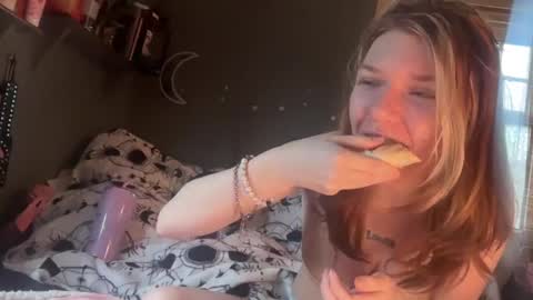 Snapshot of lizzyylovesick chatting on 01.29.25 lizzybunny online show from 01.29.25