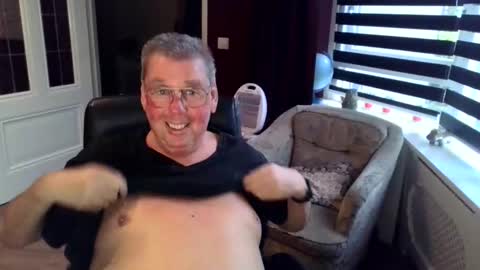 Snapshot of loebet chatting on 11.02.25 Loebet online show from 11.02.25