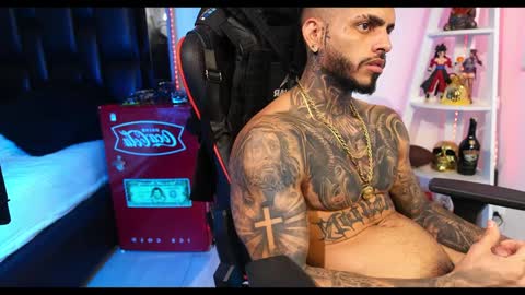 logan_hugh8 online show from 12.19.24