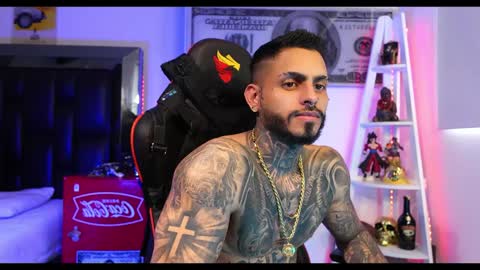 logan_hugh8 online show from 12.21.24