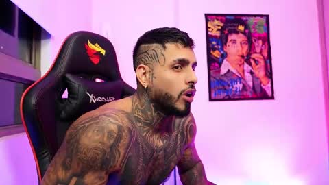 logan_hugh8 online show from 10.16.25