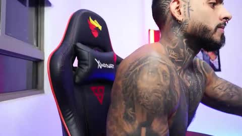 logan_hugh8 online show from 10.28.25