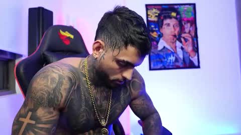 logan_hugh8 online show from 11.25.25