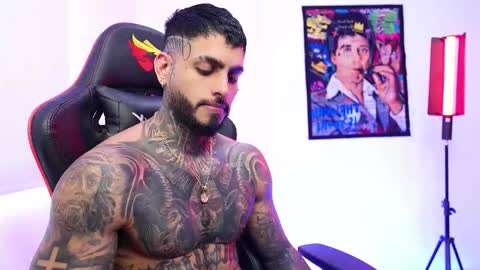 Snapshot of logan_hugh8 chatting on 12.22.25 logan_hugh8 online show from 12.22.25