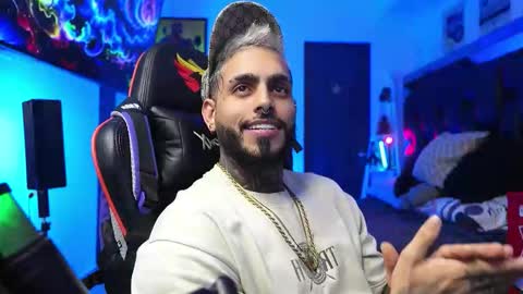 Snapshot of logan_hugh8 chatting on 02.03.26 logan_hugh8 online show from 02.03.26