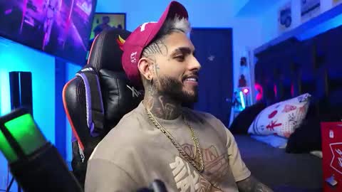 Snapshot of logan_hugh8 chatting on 02.05.26 logan_hugh8 online show from 02.05.26