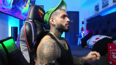 Snapshot of logan_hugh8 chatting on 02.10.26 logan_hugh8 online show from 02.10.26