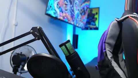 Snapshot of logan_hugh8 chatting on 02.13.26 logan_hugh8 online show from 02.13.26