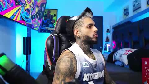 Snapshot of logan_hugh8 chatting on 02.15.26 logan_hugh8 online show from 02.15.26