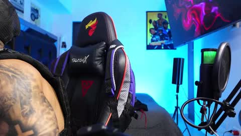 Snapshot of logan_hugh8 chatting on 02.21.26 logan_hugh8 online show from 02.21.26