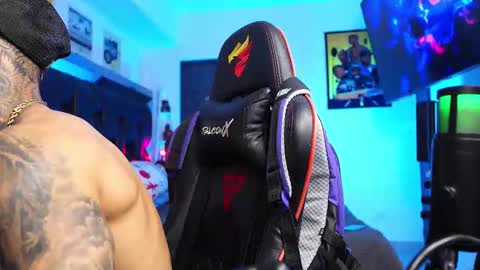 logan_hugh8 online show from 02.25.26