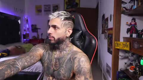 logan_hugh8 online show from 04.14.26