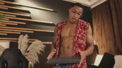 Snapshot of logan_varela chatting on 01.26.25 logan_varela online show from 01.26.25