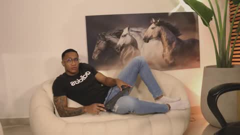 Snapshot of logan_varela chatting on 02.01.25 logan_varela online show from 02.01.25