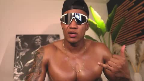 Snapshot of logan_varela chatting on 02.05.25 logan_varela online show from 02.05.25