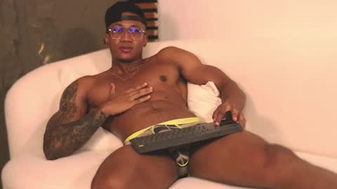 Snapshot of logan_varela chatting on 02.28.25 logan_varela online show from 02.28.25