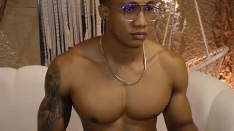 Snapshot of logan_varela chatting on 09.10.25 logan_varela online show from 09.10.25