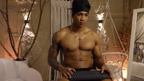 Snapshot of logan_varela chatting on 09.11.25 logan_varela online show from 09.11.25