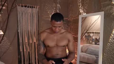 Snapshot of logan_varela chatting on 09.20.25 logan_varela online show from 09.20.25