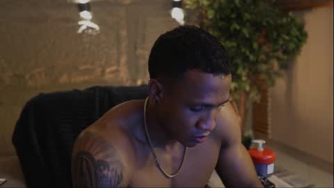 Snapshot of logan_varela chatting on 10.02.25 logan_varela online show from 10.02.25