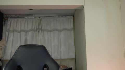 Snapshot of logan_varela chatting on 10.05.25 logan_varela online show from 10.05.25