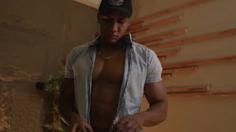 Snapshot of logan_varela chatting on 10.11.25 logan_varela online show from 10.11.25