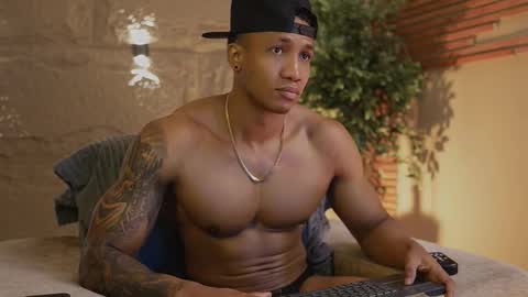 Snapshot of logan_varela chatting on 11.13.25 logan_varela online show from 11.13.25