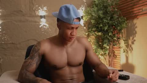 Snapshot of logan_varela chatting on 11.16.25 logan_varela online show from 11.16.25