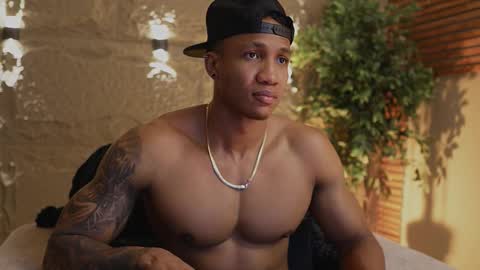 Snapshot of logan_varela chatting on 11.21.25 logan_varela online show from 11.21.25