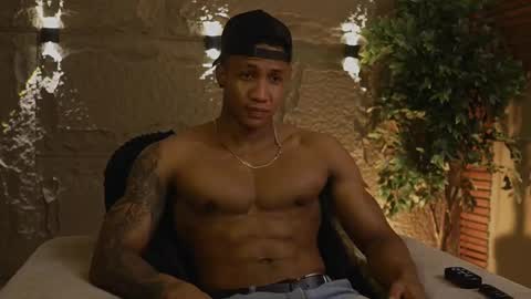 Snapshot of logan_varela chatting on 11.22.25 logan_varela online show from 11.22.25