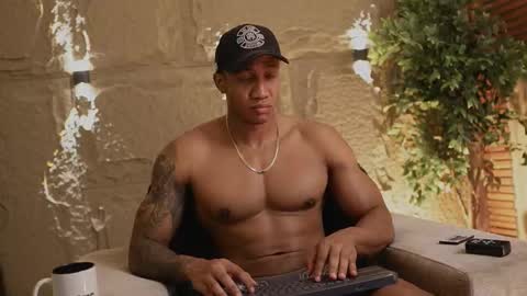 Snapshot of logan_varela chatting on 11.26.25 logan_varela online show from 11.26.25