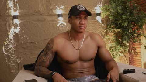 Snapshot of logan_varela chatting on 11.27.25 logan_varela online show from 11.27.25