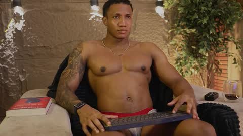 Snapshot of logan_varela chatting on 11.27.25 logan_varela online show from 11.27.25