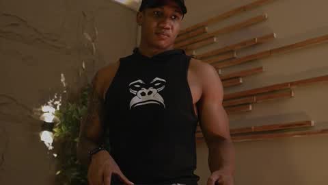 Snapshot of logan_varela chatting on 11.29.25 logan_varela online show from 11.29.25