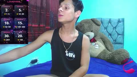 Snapshot of loganevans8 chatting on 11.15.25 Logan online show from 11.15.25