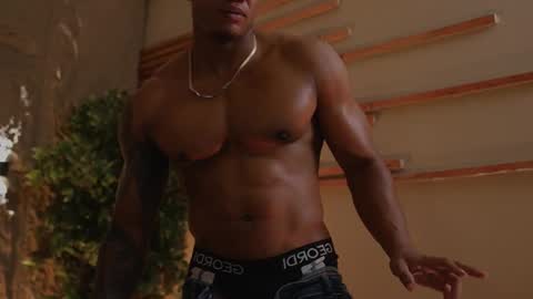 Snapshot of loganvarela chatting on 10.26.25 loganvarela online show from 10.26.25