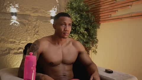 Snapshot of loganvarela chatting on 10.26.25 loganvarela online show from 10.26.25