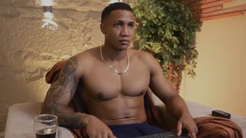 Snapshot of loganvarela chatting on 10.28.25 loganvarela online show from 10.28.25