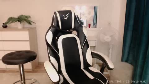  Lola  online show from 01.27.25