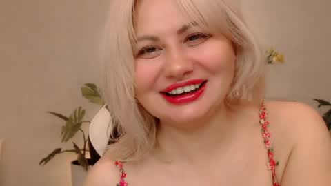 Snapshot of lola_anderson chatting on 04.10.26 Lola online show from 04.10.26