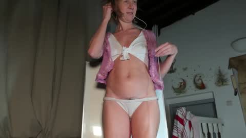 lola_belgium online show from 01.30.25