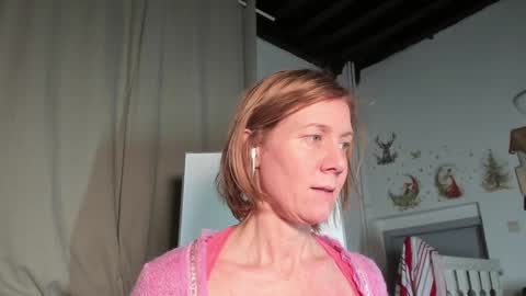 lola_belgium online show from 02.03.25