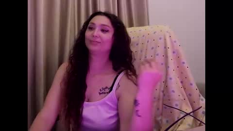 Snapshot of lola_creolla chatting on 05.26.26 lola online show from 05.26.26