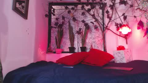 lola_foox online show from 12.04.25