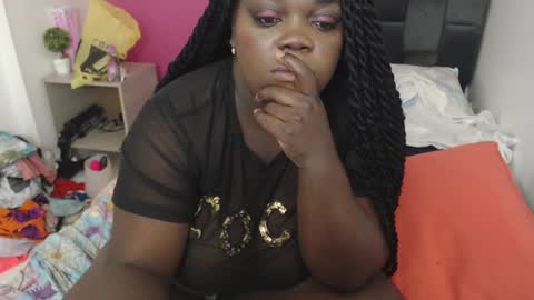 Snapshot of lola_honney chatting on 01.17.25 lola_honney online show from 01.17.25