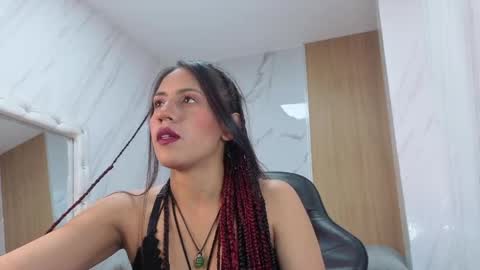 Snapshot of lola_roses_tf chatting on 04.18.26 Lola online show from 04.18.26