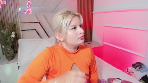 Snapshot of lolaangellx chatting on 01.16.25 Lola Angel online show from 01.16.25